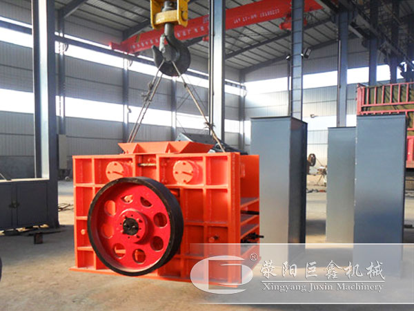 雙腔回轉(zhuǎn)式破碎機(jī)準(zhǔn)備裝車發(fā)貨 雙腔回轉(zhuǎn)式破碎機(jī)準(zhǔn)備裝車發(fā)貨
