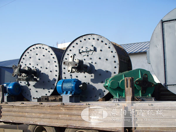 帶篩式球磨機發(fā)貨現(xiàn)場