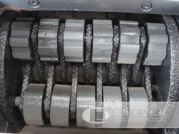 環(huán)錘式破碎機內部真實結構展示圖