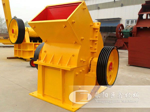 錘式破碎機(jī)廠內(nèi)真實(shí)展示圖 錘式破碎機(jī)廠內(nèi)真實(shí)展示圖