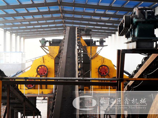 煤矸式破碎機粉碎煤矸石現(xiàn)場 煤矸式破碎機粉碎煤矸石現(xiàn)場