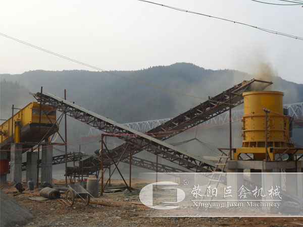 復(fù)合式制沙機(jī)河卵石制沙現(xiàn)場