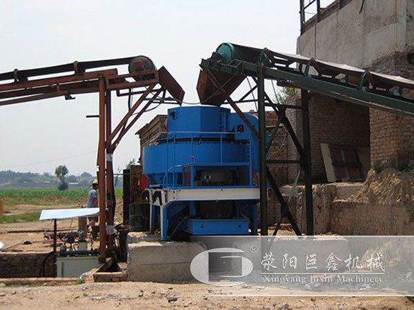 時(shí)產(chǎn)300噸石頭制沙機(jī)用戶安裝現(xiàn)場