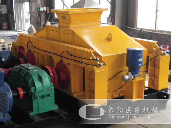 液壓對輥制沙機(jī)廠內(nèi)實(shí)拍 液壓對輥制沙機(jī)廠內(nèi)實(shí)拍