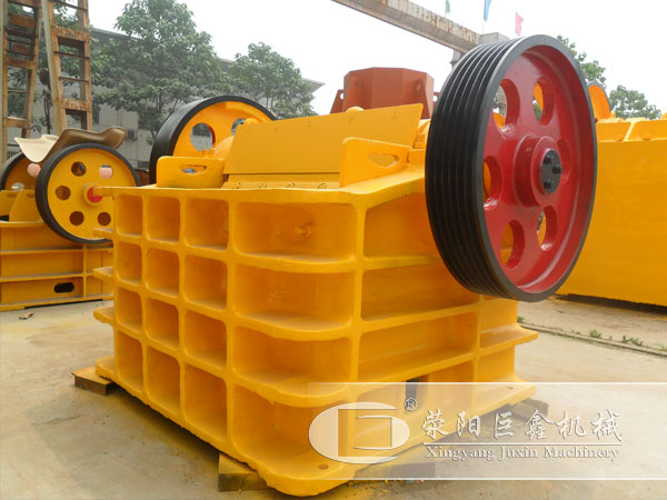 小型鄂式破碎機(jī)設(shè)備圖