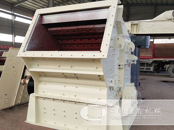 小型反擊式破碎機(jī)設(shè)備圖