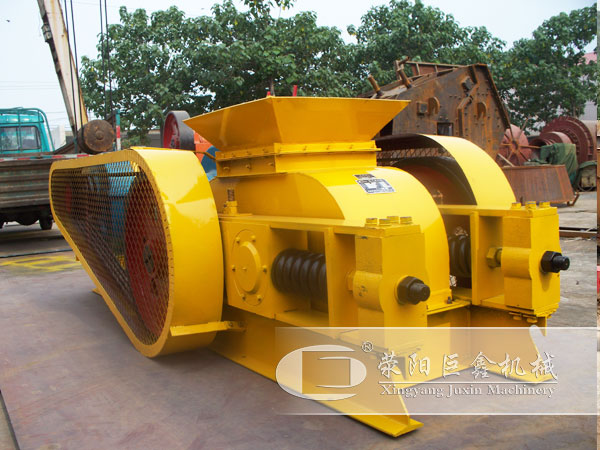 時產100噸左右的對輥制沙機設備