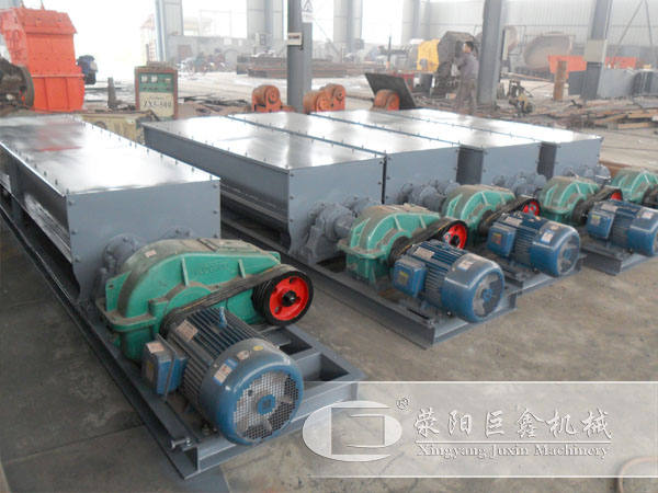 臥式雙軸攪拌機(jī)場(chǎng)內(nèi)拍 臥式雙軸攪拌機(jī)場(chǎng)內(nèi)拍